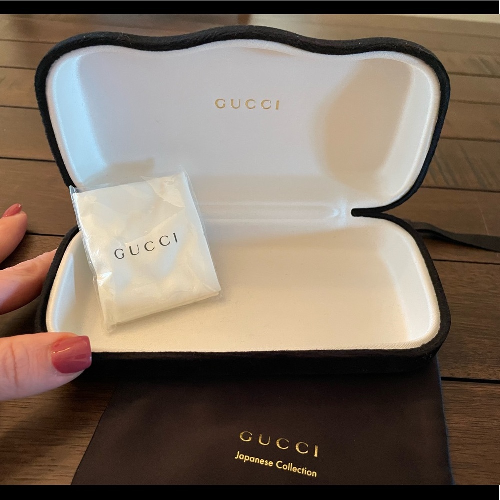 Gucci Hard Velvet eyeglass/sunglass Case in Black